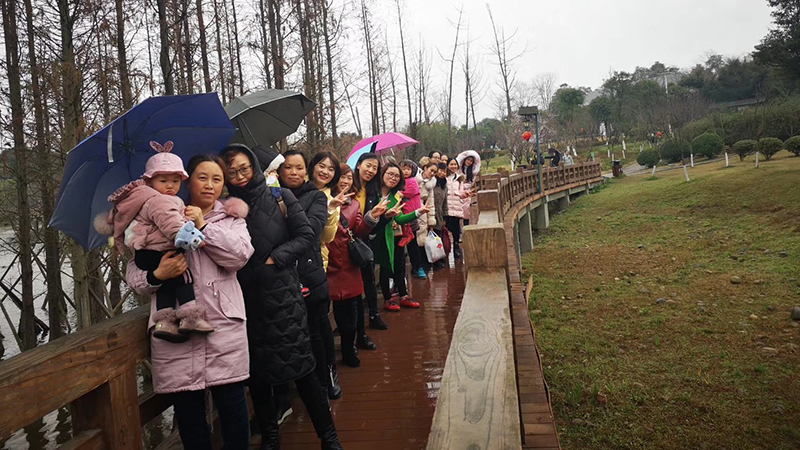 藍海智裝祝所有女神節日快樂