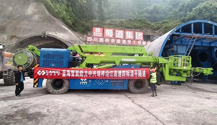 藍海智裝LDG312A拱架臺車助力沿江高速清平隧道建設